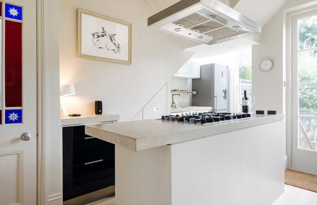 Chic Wandsworth Home With Patio - Photo 7