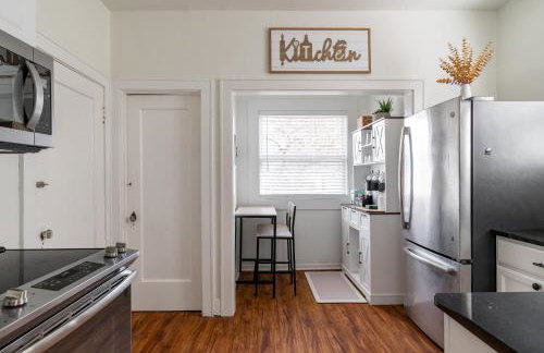 Luxury Short and Midterm Hyde Park Getaway - Photo 20