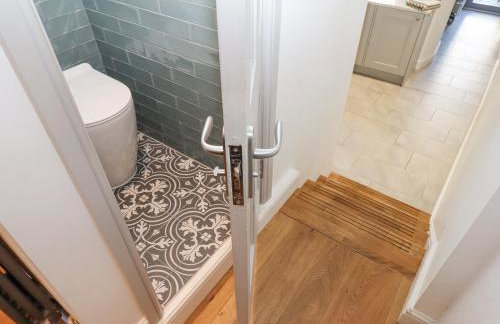 The Cottage on The Square - Photo 8