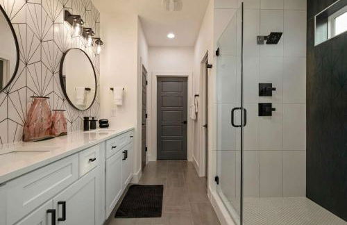 Bach & Bubbly House - 5BR, Pool, Gym & Glam Room - Villa - Foto 21