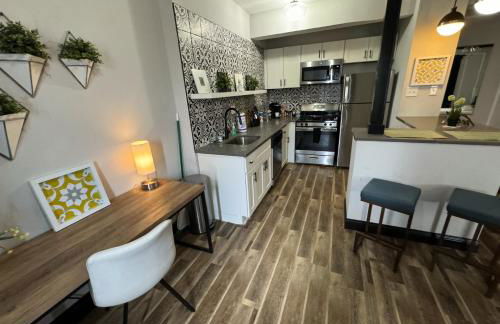 Studio W&D Parking Mins to STL Zoo Forest Park - Photo 3