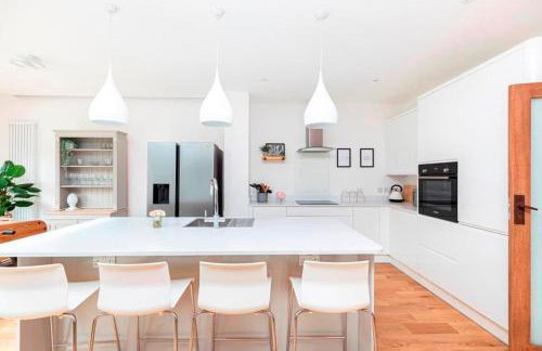 DRIFTWOOD by BOURNECOAST - An Exquisite Chalet Bungalow with a Sauna, BBQ Hut and Garden - HB6339 - Foto 8