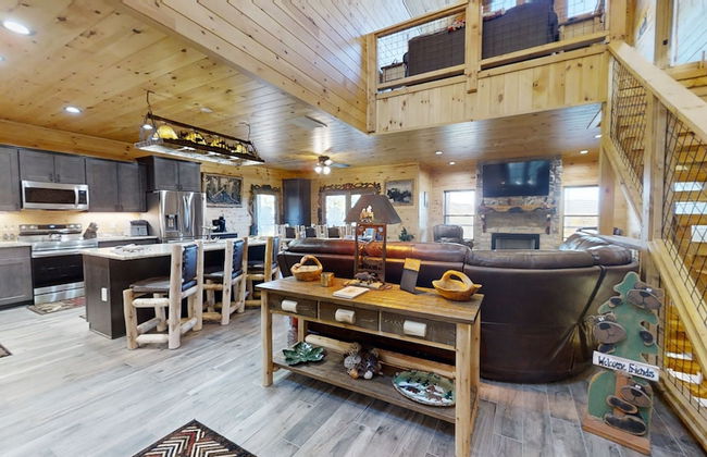 Lazy Bear Lodge 5 Bedroom Cabin by RedAwning - Photo 22