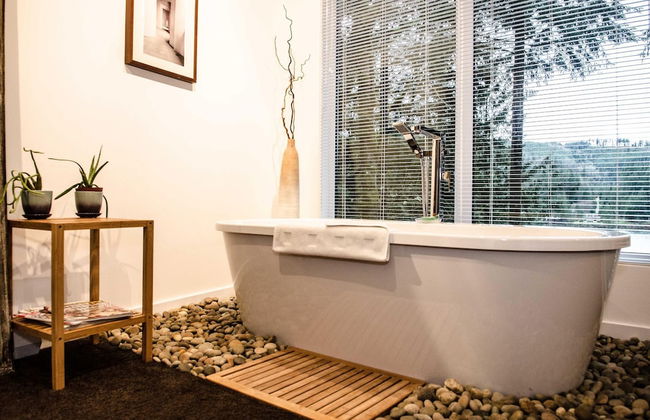 83MF - Lakeside - Hot Tub - WIFI - BBQ - Dock - Sleeps 4 NO PETS - Foto 18