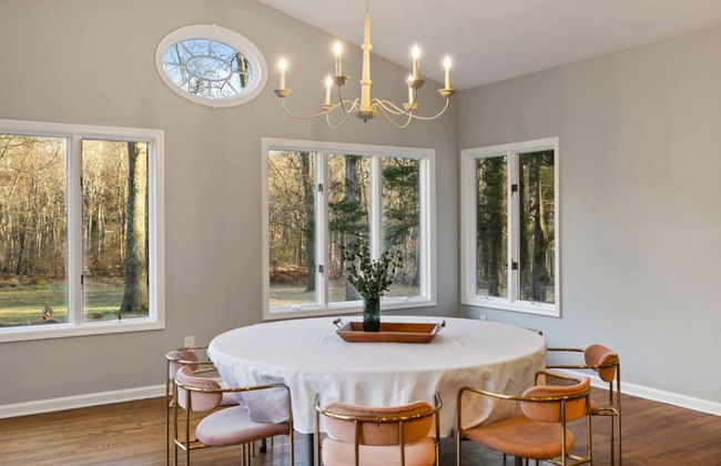 Elegant Spring Stay on Peaceful Retreat - Photo 10