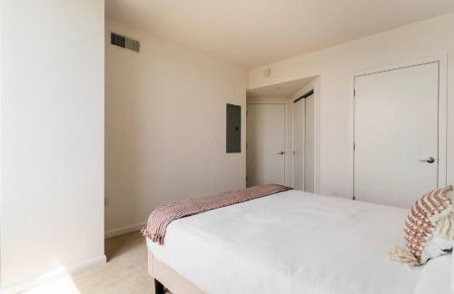 Tysons Corner 2br w fire pit steps to mall WDC-813 - Foto 10