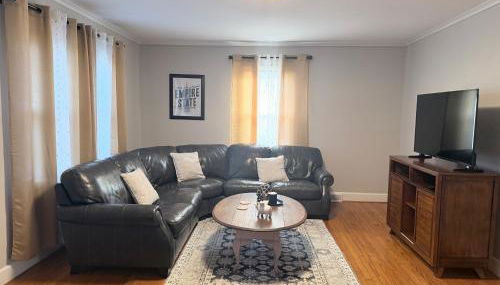 Cozy Stay Near DT with Deck and Yard - Foto 2