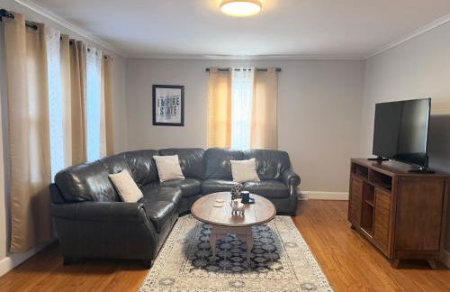 Cozy Stay Near DT with Deck and Yard - Foto 2