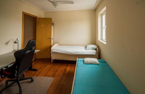 Family getaway, spacious and luxurious, sea view, terrace, 5 minutes from Voula beach, 30min from Athens center - Foto 16