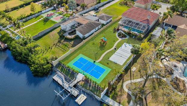 Waterfront Heated Pool Pickleball Court Game Room - Foto 2, Imagem principal