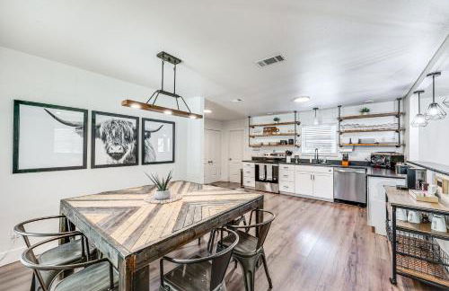 Riverfront Royal Home with Hot Tub and Fire Pits! - Foto 10