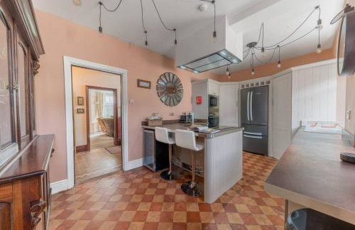 Georgian home with hot tub - Foto 6