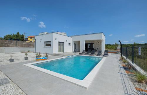 Brand new Villa Leny with heated pool - Foto 1