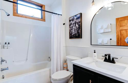 Whiskey Hills - Newly Remodeled Luxury Cabin with Hot Tub, Incredible Views close to Asheville, walk to Hatley Pointe & Ski! - Foto 41