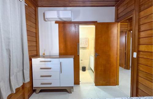 casadecastelhanos, Quadra do MAR de CASTELHANOS, 4 suítes com AR, Churrasqueira, Piscina, Hidromassagem, Cozinha INTEGRADA GOURMET Ideal para FAMÍLIA E AMIGOS - Foto 23