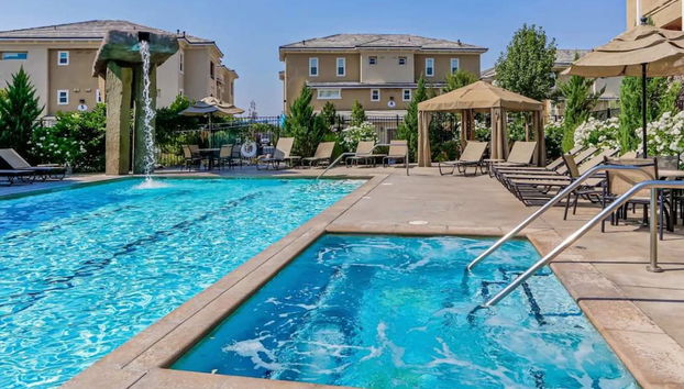 2BR Getaway Pool Gym Basketball Court Theater Access - Foto 4, Habitación