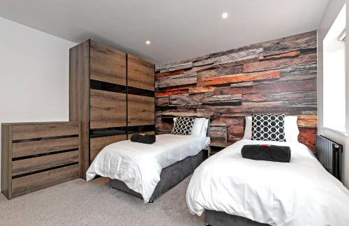 Contractors Heaven-POOL TABLE-THREE BEDROOM HOUSE WITH SEPARATE ONE BEDROOM SELF CONTAINED-Close to AIRPORT - Foto 20