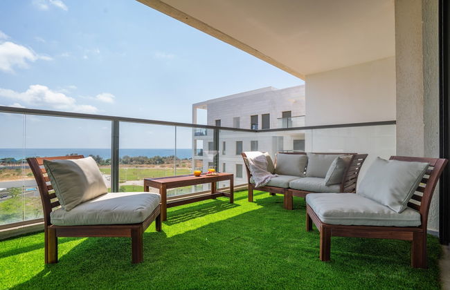 Vibrant Seaside Stay with Balcony by Sea N' Rent - Foto 25