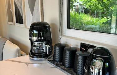 Luxurious Glass House with Private Hot tub - Photo 21