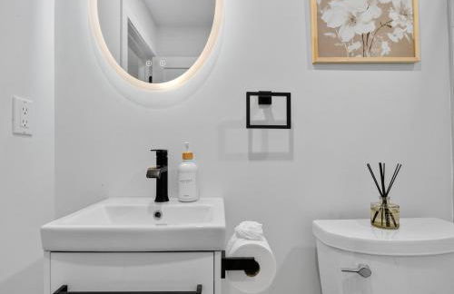 LUX Retreat Home with Yard - Foto 25