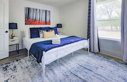 Manchaca 4 bedroom sleeps 10 Pool and Hot tub - Photo 3