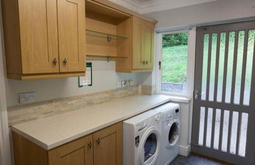 Spacious bungalow with estuary views near Llansteffan - Photo 20