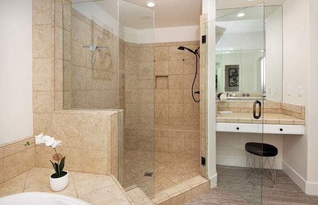 Luxury Resort Style Living w/ Pool & Jacuzzi - Foto 27