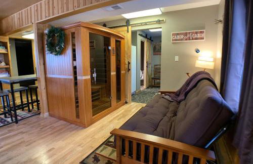 Centennial Cabin with Hot Tub, Sauna and Pool Table! - Foto 8