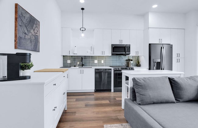 Luxury Resort-style Living Centrally Located - Foto 22