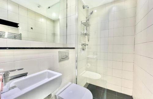 Modern High-Rise Flat in Media City! 2 Beds, 2 Baths - Foto 27