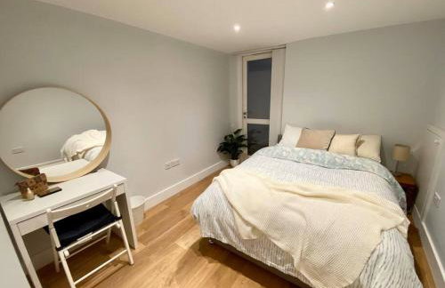 2Bdr Modern Apartment in Hammersmith West London - Foto 12