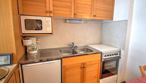 Studio avec balcon exposé sud-ouest, parking et animaux admis à 300m du centre - FR-1-524-84 - Foto 4