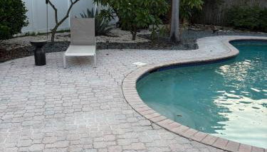 Mid-Century with Outdoor Oasis - Foto 5