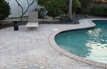 Mid-Century with Outdoor Oasis - Foto 8