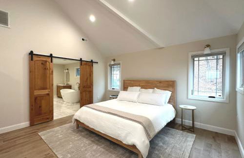 New Farmhouse, King Beds, Game Room, Hot Tub & View! - Foto 25