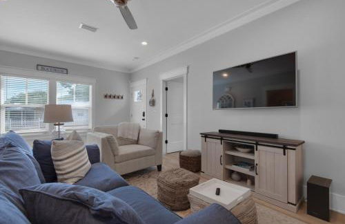 Golf Cart, 3 King Beds, Covered Rooftop Area, Half Mile to Beach! - Foto 13