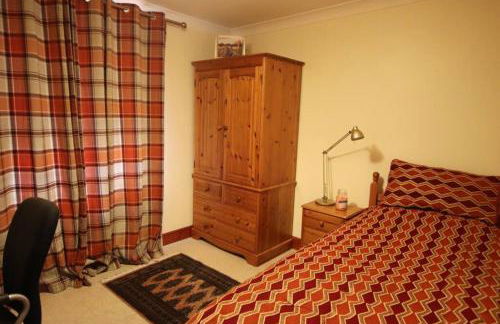 Serene Countryside Home with Manicured Gardens - Foto 17