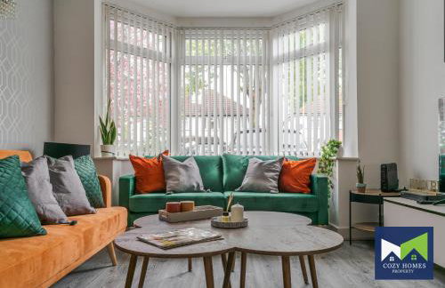 Spacious and Comfy 5 Bed, 2 Bath House with POOL TABLE, near HS2, Solihull, NEC - Foto 9