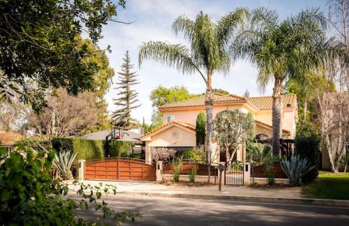 Sherman Oaks Home w Pool, Spa and Outdoor Kitchen - Foto 63