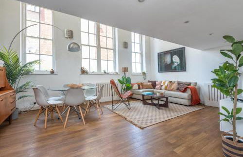 Bright and Spacious 3BDR Loft by Tooting Broadway - Photo 8
