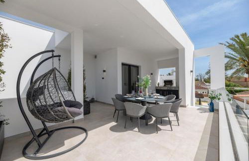 VACATION MARBELLA I Villa Marbesa White Pearl, Two Private Pools, 3min walk to the Beach, Fastest WiFi, Built in 2024 - Photo 6