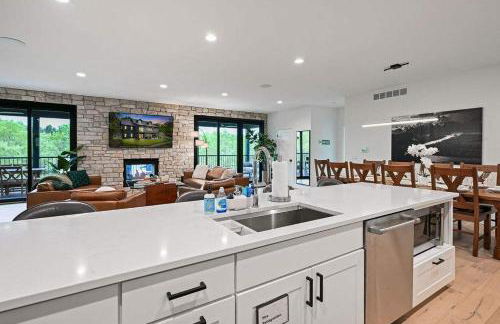 6BR Sand Valley Lodge with Hot Tub Bar & Putting Green - Foto 25