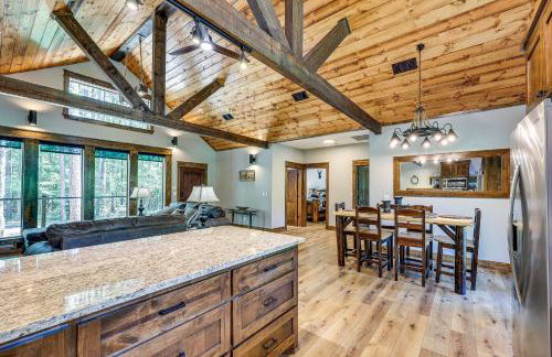 Big Cedar Vacation Rental with Deck and Hot Tub! - Foto 9