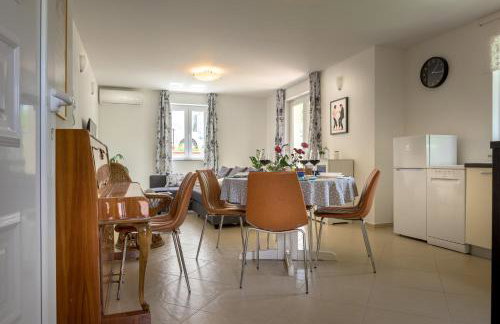 Crni mačak - Foto 4