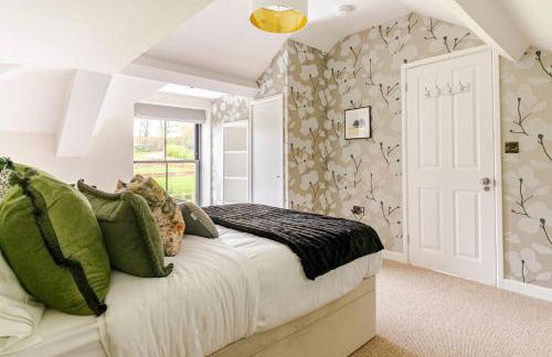 The Old Coach House - Hot Tub - Dorset - Photo 12