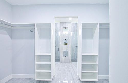 Luxurious Waterfront Home with Heated Pool and Jacuzzi - Foto 7