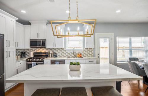 Intergalactic Abode at East Downtown - Foto 17