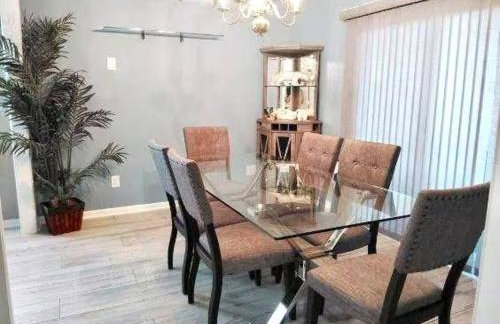 Tropical Oasis with Tiki Bar, Firepit, Seasonal Pool - Foto 31