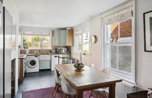 Beautiful Victorian Home on Peaceful Green Square - Foto 1