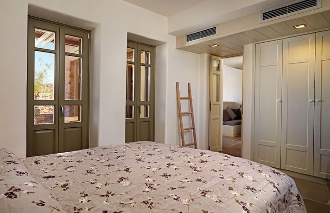 Themonies Luxury Suites - Photo 5